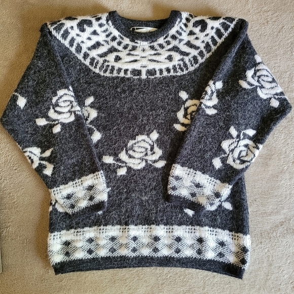 Vintage Sams Souci grey and white rose sweater size small - Picture 3 of 11